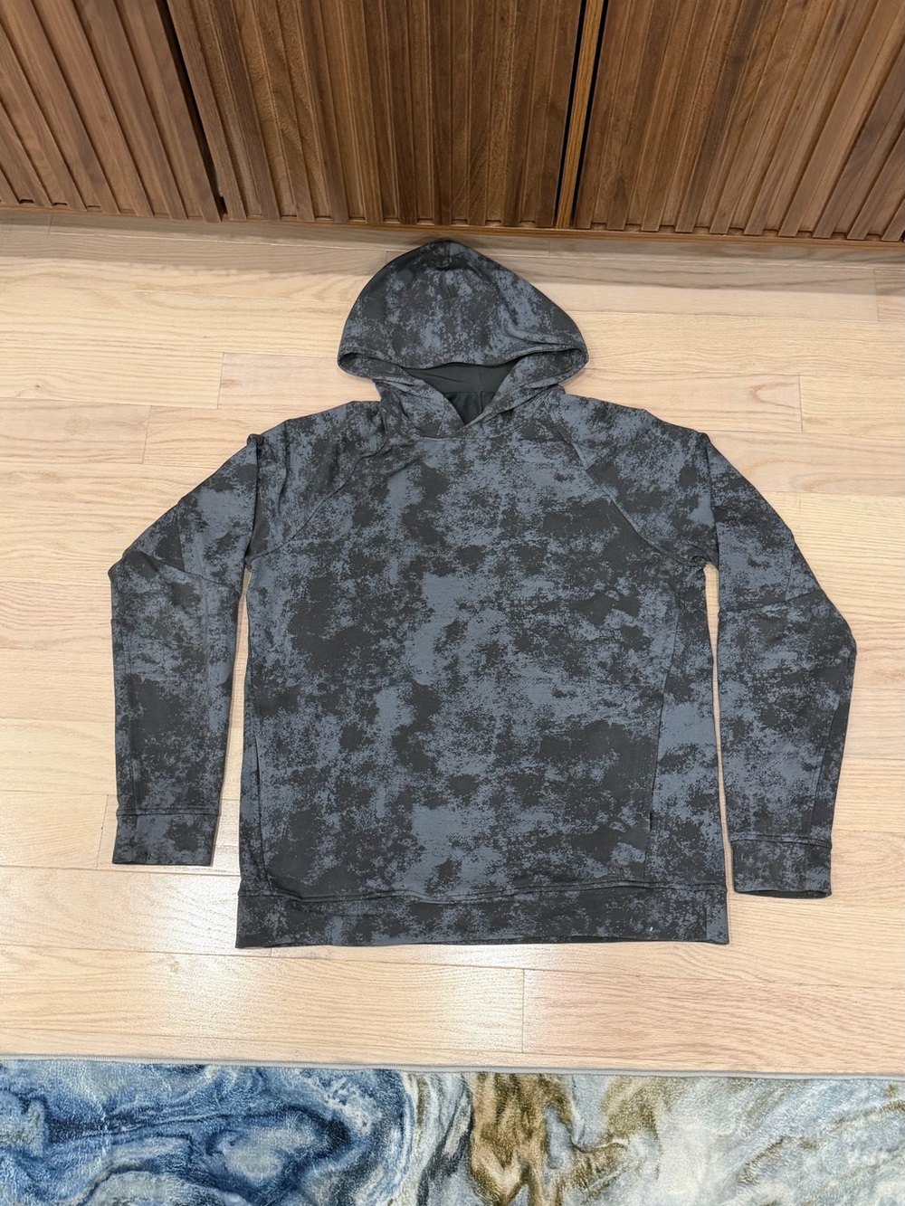 lululemon athletica Men's Hooded Pullover in Charcoal and Gray